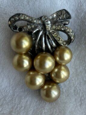 VINTAGE 1930's Faux Pearl Grape Bunch Dress Clip Brooch